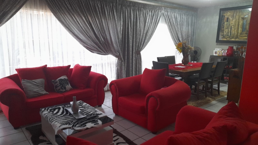 3 Bedroom Property for Sale in La Hoff North West